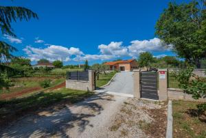 Villa Luna Tinjan, Pool and Wellness