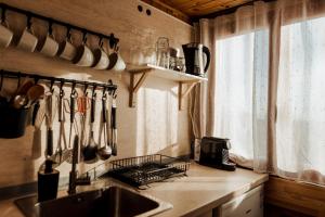 MANDULÁS KABIN a kisház dézsával és kilátással a Balatonra