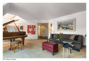 City, Lake and Luxury