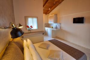 Two Brothers Studios & Apts