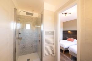 Hotels LOGIS Hotel St Sylvestre : Chambre Lits Jumeaux