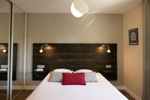 Hotels LOGIS Hotel St Sylvestre : photos des chambres