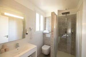 Hotels LOGIS Hotel St Sylvestre : Suite