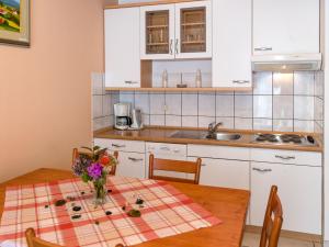 Apartment Villa Anna-3 by Interhome