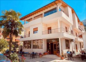 ELMA Guest House - 3hvězdičkové hotely ve městě Përmet