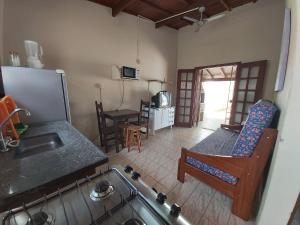 0006.01 - Maranduba - Chalé - 1 Dorm - 5 Pess - 3 Quadras Do Mar - Piscina Coletiva - WIFI