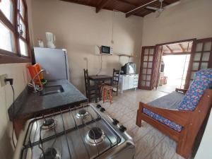 0006.01 - Maranduba - Chalé - 1 Dorm - 5 Pess - 3 Quadras Do Mar - Piscina Coletiva - WIFI