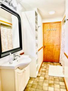 Unforgettable 4 bedroom 3 bath waterfront cabin