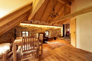 Stein im Holz