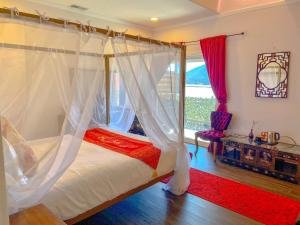 Suite with Lake View room in Quiet Mind Mountain Lodge Retreat & Spa