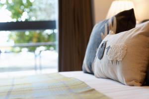 Riverside West End Apartment