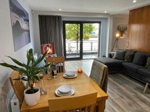 Riverside West End Apartment