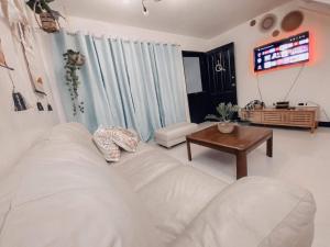 Cozy Themed 2BR TownHouse - near Clark Airport - TRP1