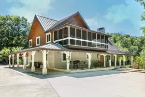 Hidden Cove - Mill Spring