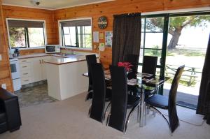 Cedarwood Lakeside Motel & Conference Venue