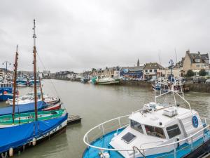 Appartements Quaint Apartment in Port en Bessin Huppain with Balcony : photos des chambres