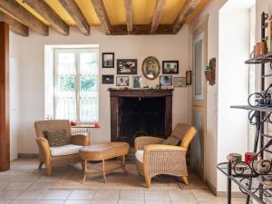 Maisons de vacances Quaint Holiday home in Morogues with Garden : photos des chambres