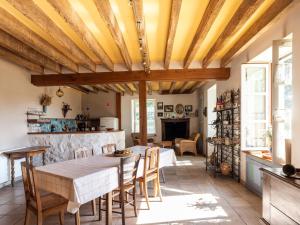 Maisons de vacances Quaint Holiday home in Morogues with Garden : photos des chambres