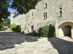 Maisons de vacances Apartment with swimming pool in a castle : photos des chambres