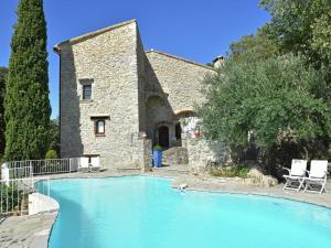 Maisons de vacances Apartment with swimming pool in a castle : photos des chambres