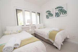 1002 Bermudas - by Stay in Umhlanga