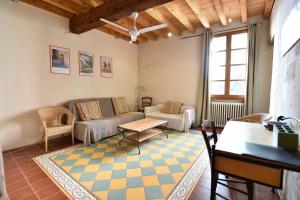 Genive Jolie maison typique avec sa terrasse