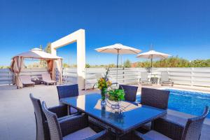 Alkistias & Konstantinos Villa