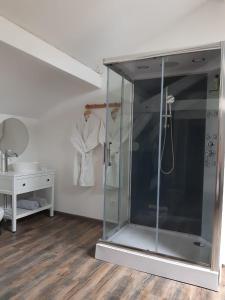 B&B / Chambres d'hotes Jacuzzi, Arcade et Repas compris : photos des chambres