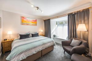 Large Twin Room room in Tudor Lodge