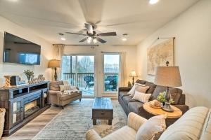 Unwind Fireside! Condo 1 Mi to Silver Dollar City