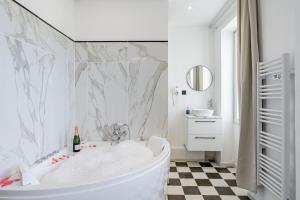 Aurora LovRoom Proche de Saint Charles