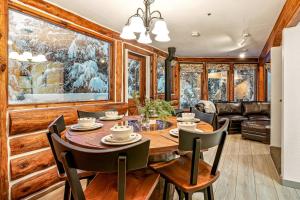 Cozy Tree & Ski House