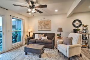 Unwind Fireside! Condo 1 Mi to Silver Dollar City