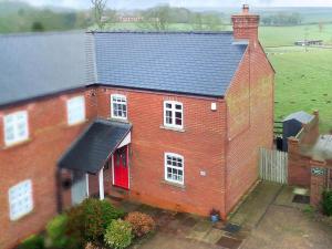 New Station Cottage, country views, great location