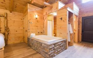 Lofty Willows Treehouse by Amish Country Lodging