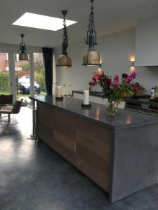 Villa Cosy Central incl Jacuzzi Near trainstation, beach and city