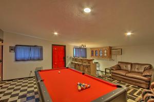 Packwood Getaway with Game Room, Grill and Patio