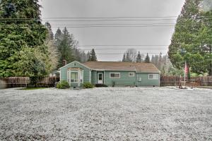Packwood Getaway with Game Room, Grill and Patio