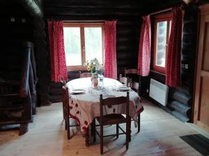 Chalets Charming Chalet with Swimming Pool in Quend : photos des chambres