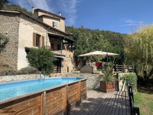 Maisons de vacances Snug holiday home in Duni re Sur Eyrieux with swimming pool : photos des chambres