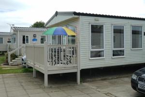 8 berth caravan at manor park hunstanton free wifi