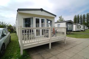 8 berth caravan at manor park hunstanton free wifi