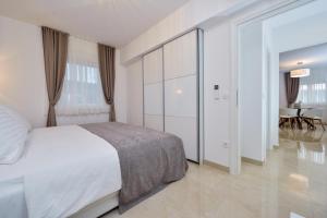 Luxury Apartment Arta-2 with heated pool and jacuzzi