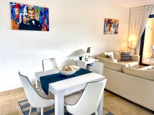 Duquesa Village (La Casa del Loonos)