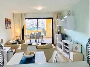 Duquesa Village (La Casa del Loonos)