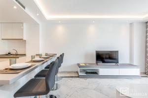 LetsMarbella - NEW 2BR APARTMENT IN PUERTO BANUS - POOL & PARKING