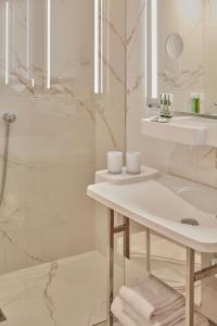 Hotels Hotel Atmospheres : photos des chambres