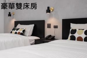 Phòng Hai Giường Đơn Loại Sang (Deluxe Twin Room)