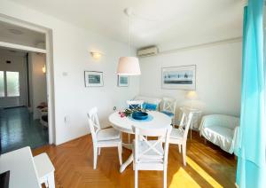 House Fras with two apartments 