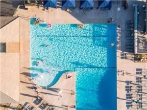 Villa 13, 4 BEDROOM NEW LISTING! STUNNING! YEAR ROUND HEATED POOL & HOT TUB! - 圣乔治